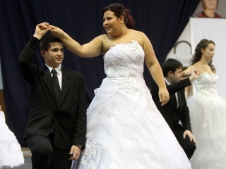 A Kereskedelmi iskola szalagtűzési ceremóniája - fotó: Sándor Judit