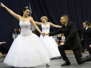 A Kereskedelmi iskola szalagtűzési ceremóniája - fotó: Sándor Judit