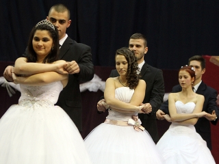 A Kereskedelmi iskola szalagtűzési ceremóniája - fotó: Sándor Judit