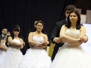 A Kereskedelmi iskola szalagtűzési ceremóniája - fotó: Sándor Judit