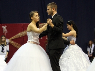 A Kereskedelmi iskola szalagtűzési ceremóniája - fotó: Sándor Judit