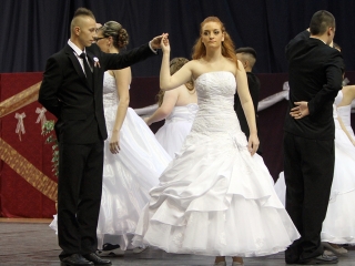 A Kereskedelmi iskola szalagtűzési ceremóniája - fotó: Sándor Judit