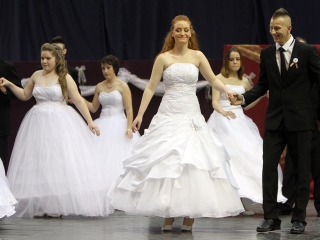 A Kereskedelmi iskola szalagtűzési ceremóniája - fotó: Sándor Judit