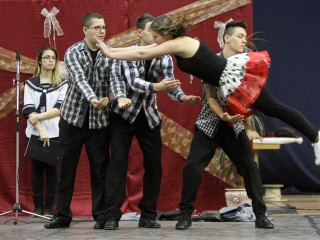 A Kereskedelmi iskola szalagtűzési ceremóniája - fotó: Sándor Judit