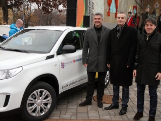 Rio Klub - Autóátadás a főtéren - fotó: Sándor Judit