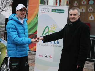 Rio Klub - Autóátadás a főtéren - fotó: Sándor Judit