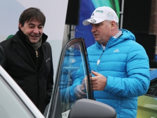 Rio Klub - Autóátadás a főtéren - fotó: Sándor Judit