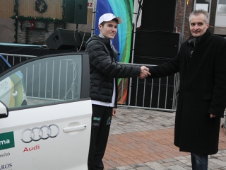 Rio Klub - Autóátadás a főtéren - fotó: Sándor Judit