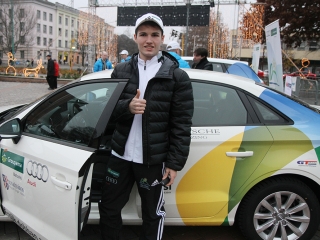 Rio Klub - Autóátadás a főtéren - fotó: Sándor Judit