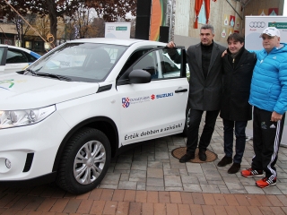 Rio Klub - Autóátadás a főtéren - fotó: Sándor Judit