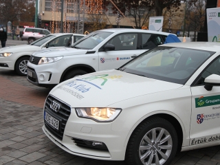 Rio Klub - Autóátadás a főtéren - fotó: Sándor Judit