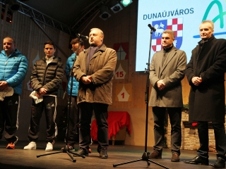 Rio Klub - Autóátadás a főtéren - fotó: Sándor Judit