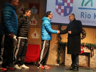 Rio Klub - Autóátadás a főtéren - fotó: Sándor Judit