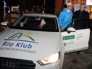 Rio Klub - Autóátadás a főtéren - fotó: Sándor Judit