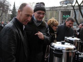A Fidesz helyi szervezeténk jótékonysági akciója a szülőszoba felújításáért - fotó: Sándor Judit