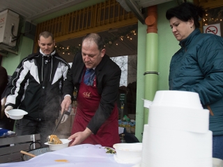 Aranyvasárnap - Advent és Ételosztás a Rómain - fotó: Ónodi Zoltán