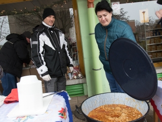 Aranyvasárnap - Advent és Ételosztás a Rómain - fotó: Ónodi Zoltán