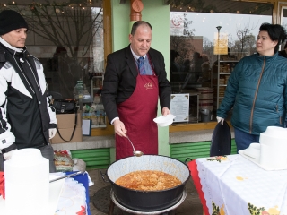Aranyvasárnap - Advent és Ételosztás a Rómain - fotó: Ónodi Zoltán