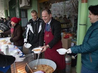 Aranyvasárnap - Advent és Ételosztás a Rómain - fotó: Ónodi Zoltán