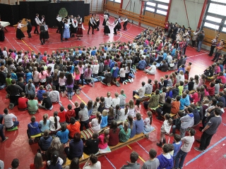 A csúnya lány - Táncos mesejáték - fotó: Sándor Judit