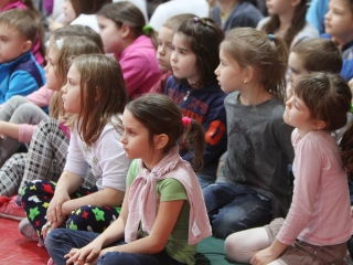 A csúnya lány - Táncos mesejáték - fotó: Sándor Judit