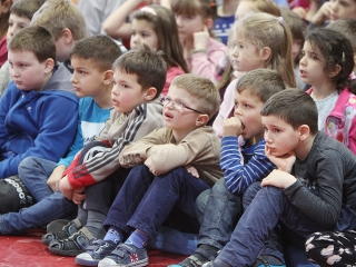 A csúnya lány - Táncos mesejáték - fotó: Sándor Judit