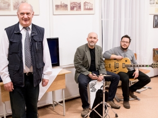 Edo "firkák" kiállítás a Rosti gimiben - fotó: Ónodi Zoltán