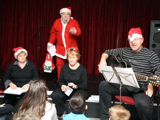 Mikulás az MMK-ban - fotó: Sándor Judit