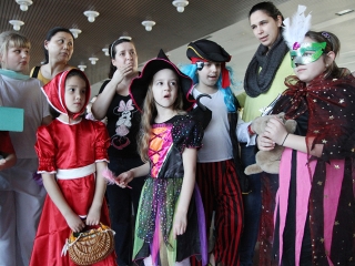 Tavaszköszöntés az uszodában - fotó: Sándor Judit