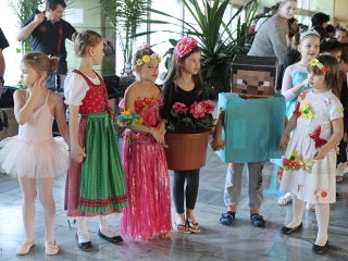 Tavaszköszöntés az uszodában - fotó: Sándor Judit