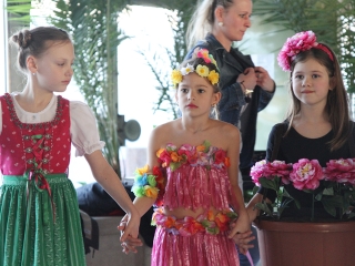 Tavaszköszöntés az uszodában - fotó: Sándor Judit