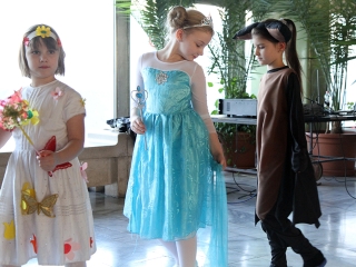 Tavaszköszöntés az uszodában - fotó: Sándor Judit