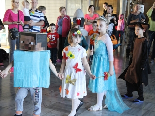 Tavaszköszöntés az uszodában - fotó: Sándor Judit