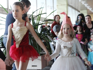 Tavaszköszöntés az uszodában - fotó: Sándor Judit