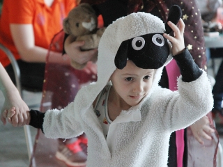 Tavaszköszöntés az uszodában - fotó: Sándor Judit