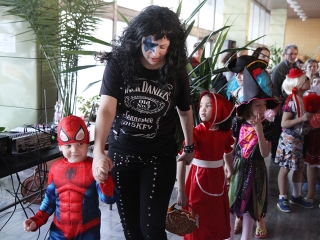 Tavaszköszöntés az uszodában - fotó: Sándor Judit