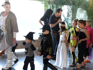 Tavaszköszöntés az uszodában - fotó: Sándor Judit