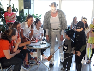 Tavaszköszöntés az uszodában - fotó: Sándor Judit