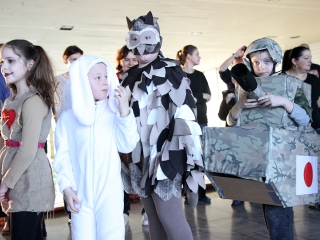 Tavaszköszöntés az uszodában - fotó: Sándor Judit