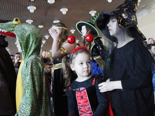 Tavaszköszöntés az uszodában - fotó: Sándor Judit