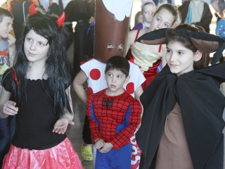 Tavaszköszöntés az uszodában - fotó: Sándor Judit