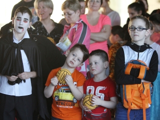 Tavaszköszöntés az uszodában - fotó: Sándor Judit