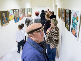 MMK Galéria: Katona Ilona üvegfestő kiállítása - fotó: Ónodi Zoltán