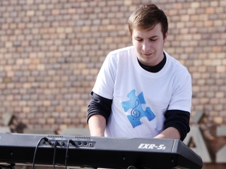 Az autizmus világnapja - Minifesztivál a főtéren - fotó: Sándor Judit