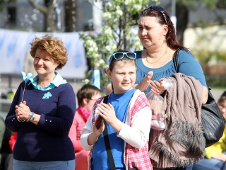 Az autizmus világnapja - Minifesztivál a főtéren - fotó: Sándor Judit