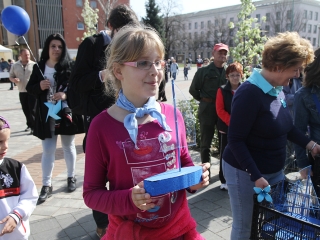 Az autizmus világnapja - Minifesztivál a főtéren - fotó: Sándor Judit