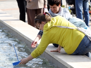 Az autizmus világnapja - Minifesztivál a főtéren - fotó: Sándor Judit