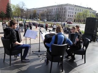 Az autizmus világnapja - Minifesztivál a főtéren - fotó: Sándor Judit