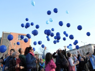 Az autizmus világnapja - Minifesztivál a főtéren - fotó: Sándor Judit