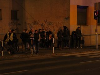 Tűzoltók oltják a zöld SZTK-t - fotó: Ónodi Zoltán